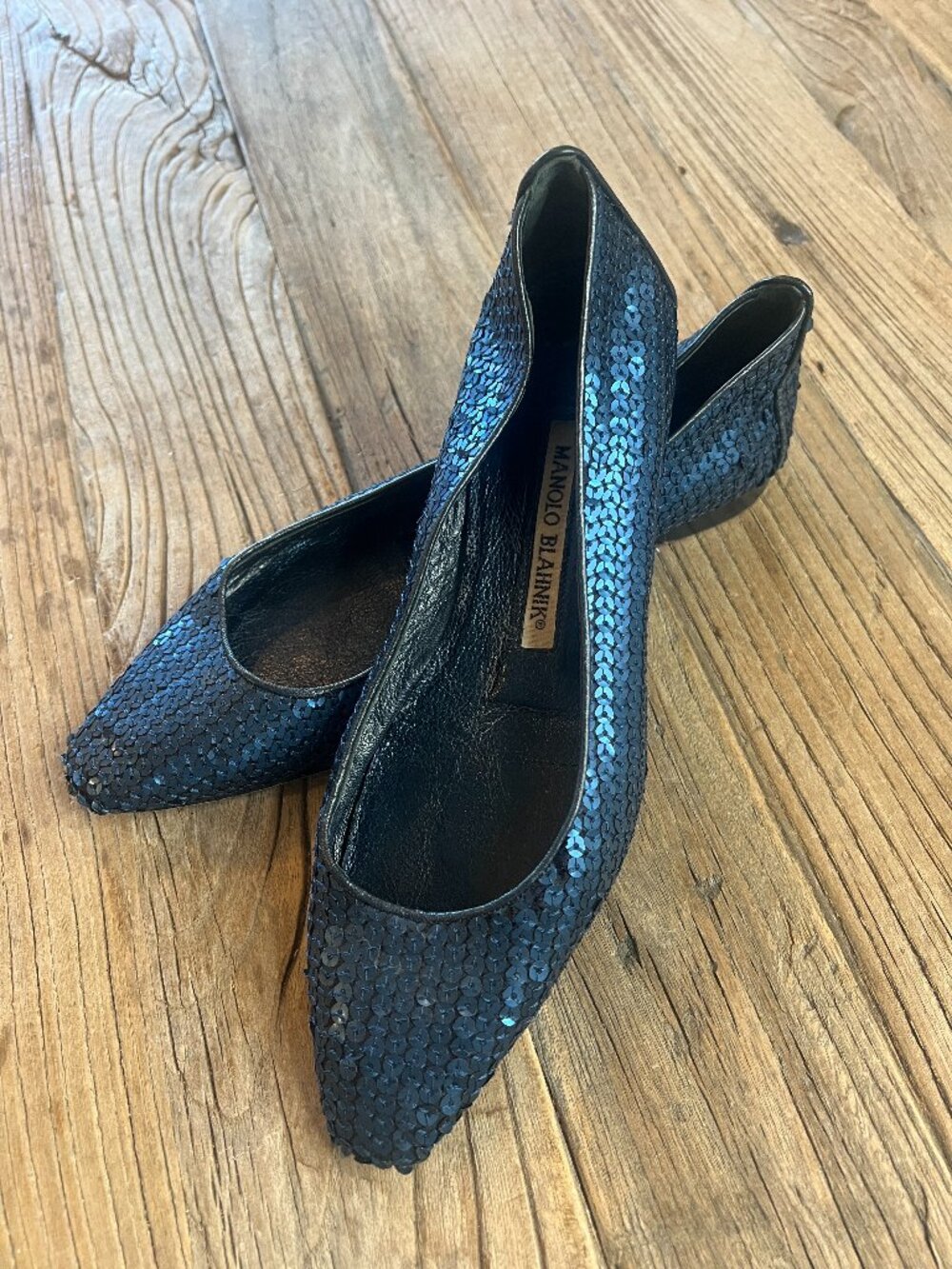 Manolo Blahnik Navy Blue Sequin Pointed Toe Flats Leather Trim Made in Italy 35
